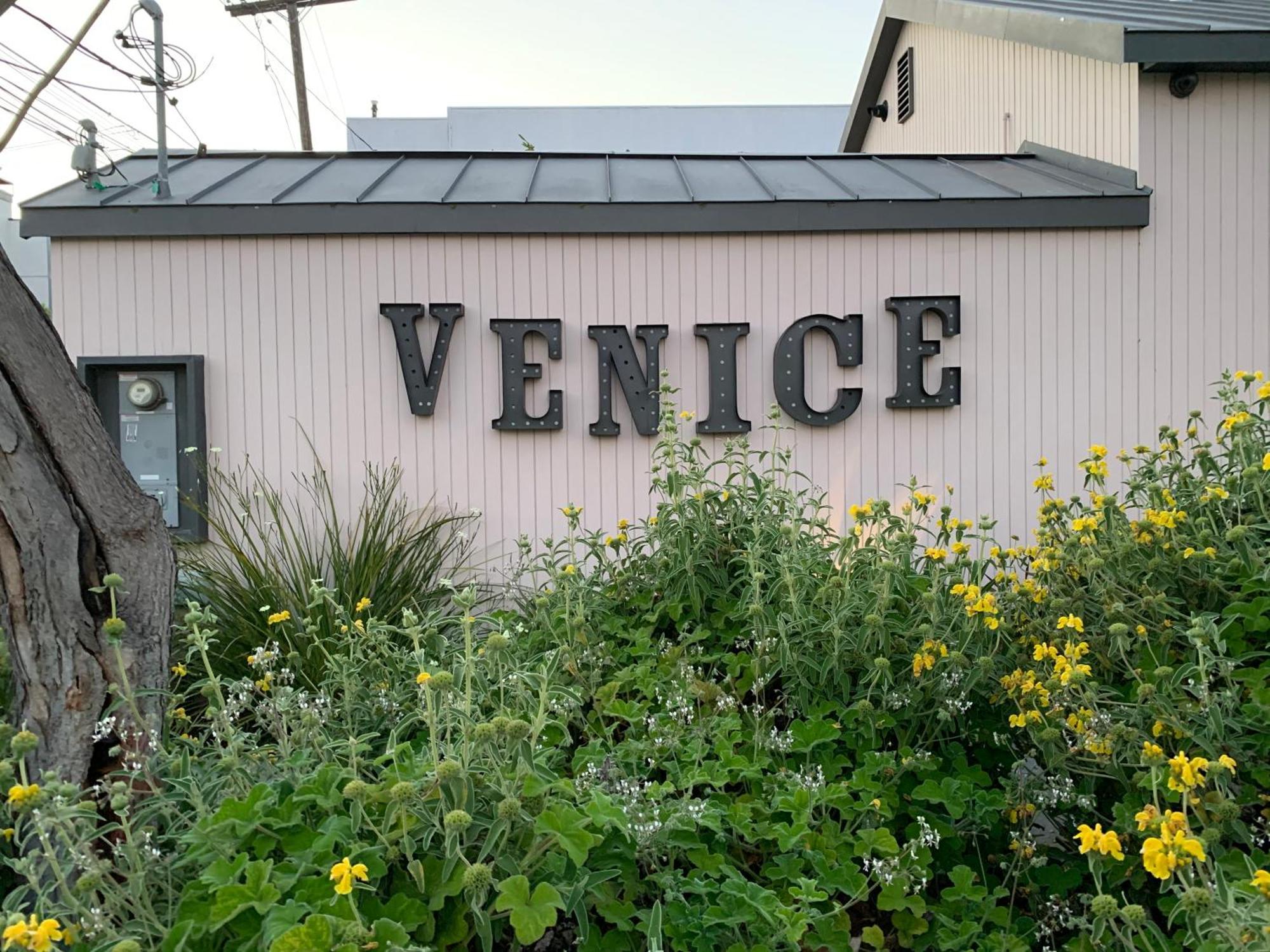 Chic Venice Steps From The Canals & Сasa de vacaciones