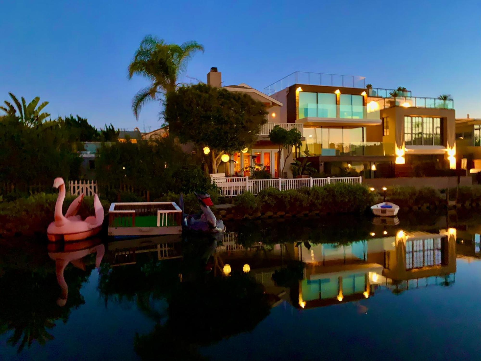 Chic Venice Steps From The Canals & Casa vacanze Los Angeles